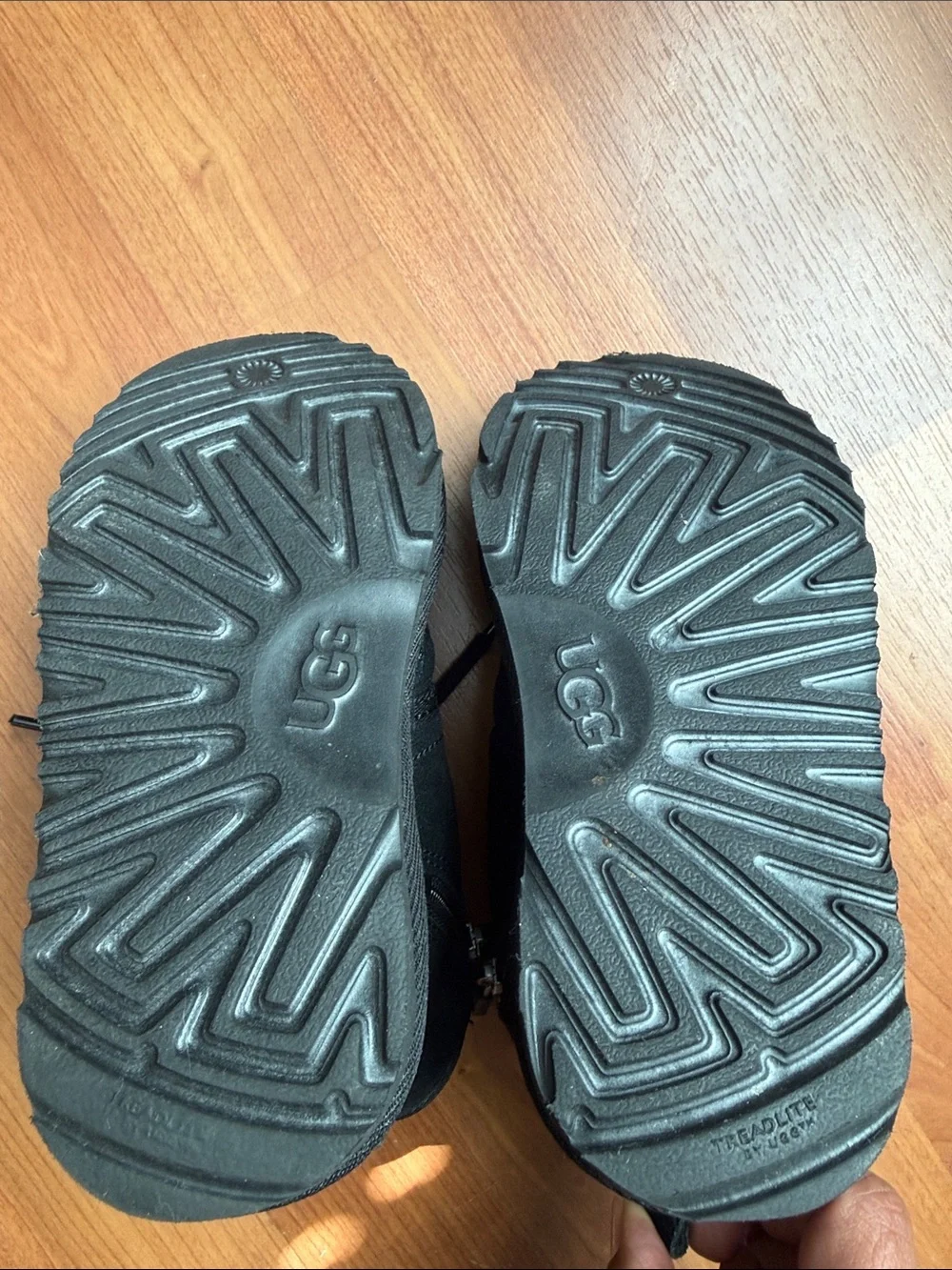 Ugg size 11 Kids Black Cozy Lace-Up Winter Boots new without box